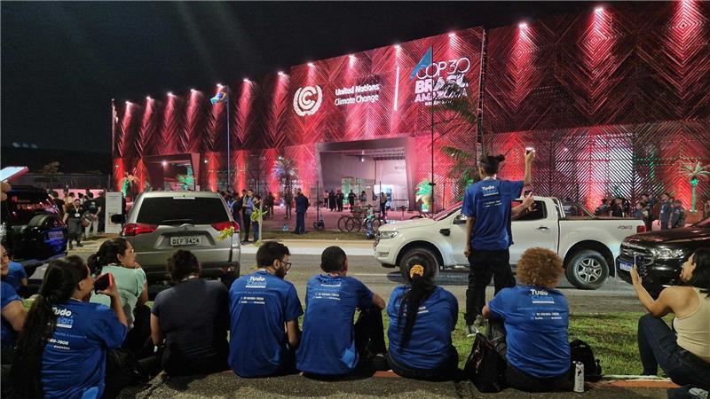 Indigene Aktivisten haben den Veranstaltungsort des Weltklimagipfels gestürmt. 