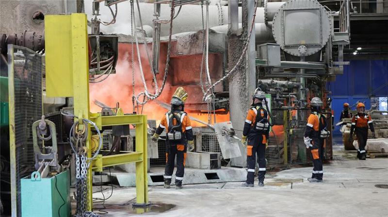 Industriewärme aus der Aurubis-Kupferhütte soll Hamburger Wohnungen heizen.