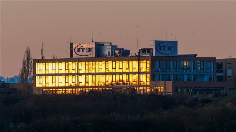 Infineon setzt auf KI-Boom nach Gewinneinbruch 2025 Infineon hofft im neuen Geschäftsjahr auf Rückenwind durch KI.