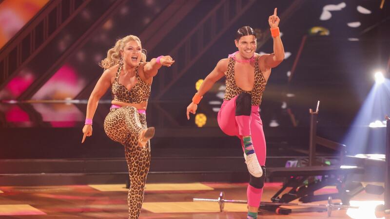 „Let’s Dance“: Erneut 30 Punkte - zwei Tanzpaare raus Influencerin Sophia Thiel und Profitänzer Alexandru Ionel tanzen einen Jive.