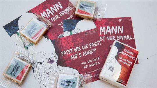 Info-Flyer bei der Vorstellung der Nutzungsstatistik der Männergewaltschutzeinrichtungen in Deutschland.