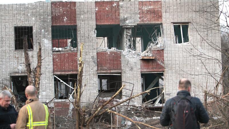 Stiftung: Bedrohung für Wissenschafftler nimmt weltweit zu Infolge eines russischen Raketenangriffs auf einen Kindergarten und eine Hochschule sind in der ukrainischen Großstadt Dnipro mehrere Menschen, darunter auch Kinder, verletzt worden.