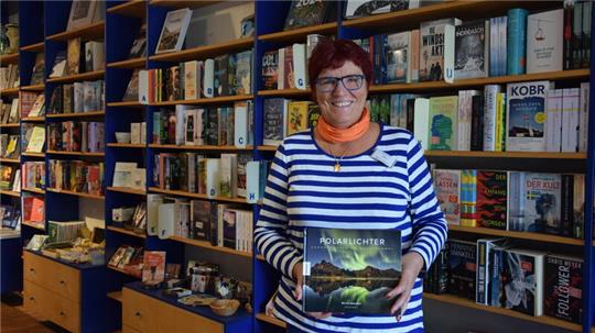 Inhaberin Bettina Zwirlein in ihrer Buchhandlung Allerleibuch am Torfweg in Buxtehude.