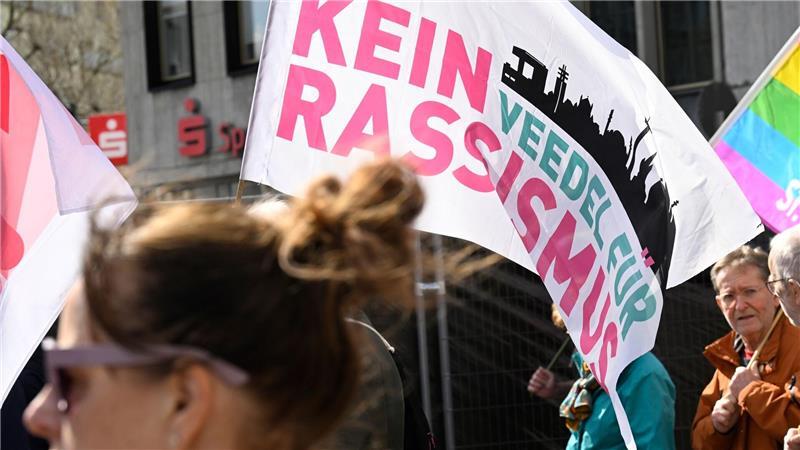 Initiativen gegen Rechtsextremismus und Rassismus sehen sich einer Analyse der Amadeu Antonio Stiftung systematisch unter Druck gesetzt. (Archivbild)