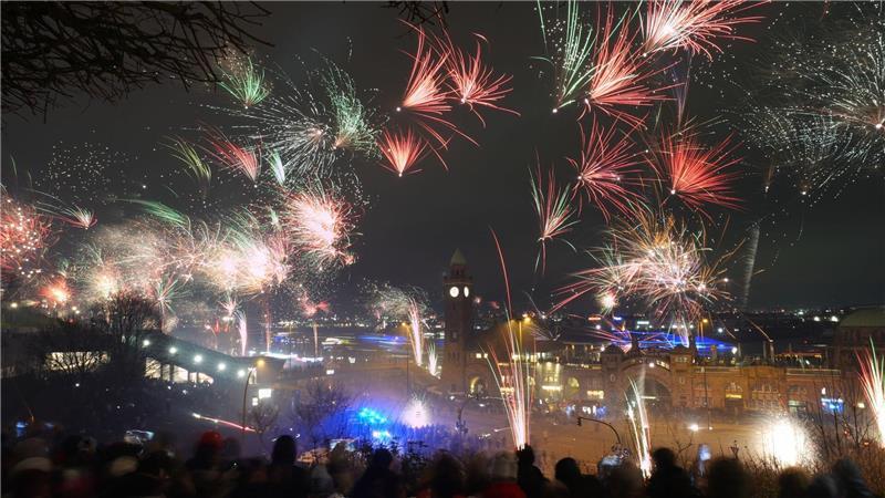 Festlich, nervig, bedrohlich? Die große Böller-Kontroverse Initiativen und Verbände fordern ein Verbot von privatem Feuerwerk. (Archiv)