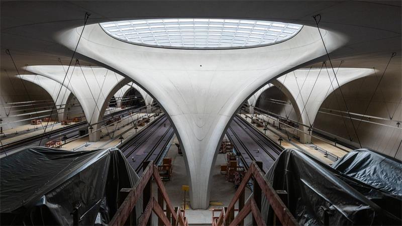 Innen sieht der Stuttgarter Tiefbahnhof recht fertig aus, bis er aber in Betrieb geht, wird es noch gut fünf Jahre dauern. (Archivbild)