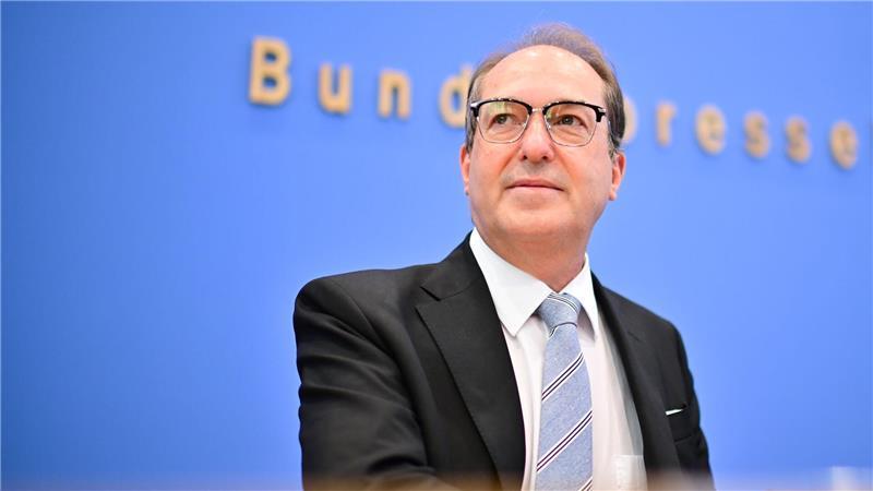 Innenminister Alexander Dobrindt (CSU) kündigte an, dass die im Koalitionsvertrag mit der SPD vereinbarte dreimonatige Speicherung von IP-Adressen zügig umgesetzt wird.