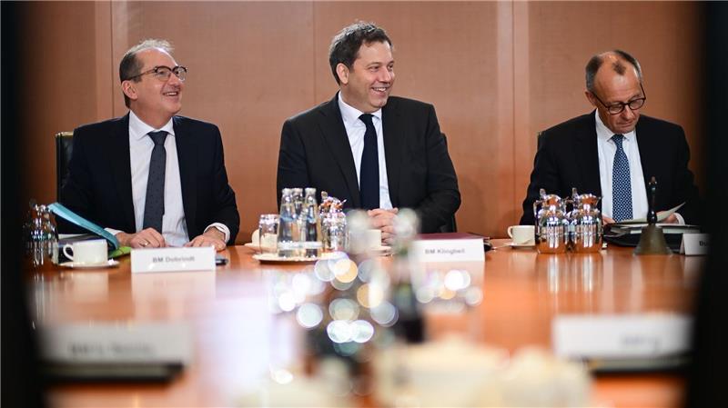 Innenminister Alexander Dobrindt (CSU) trägt in der Bundesregierung unter anderem für Migrationsfragen, innere Sicherheit und Bevölkerungsschutz die Verantwortung. (Archivfoto)