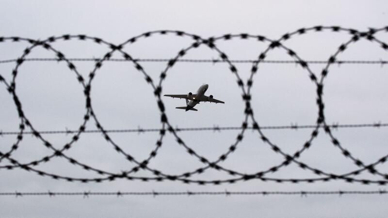 Innenminister von Bund und Ländern sind sich einig: Straftäter und islamistische „Gefährder“ sollten wieder nach Afghanistan und Syrien abgeschoben werden.