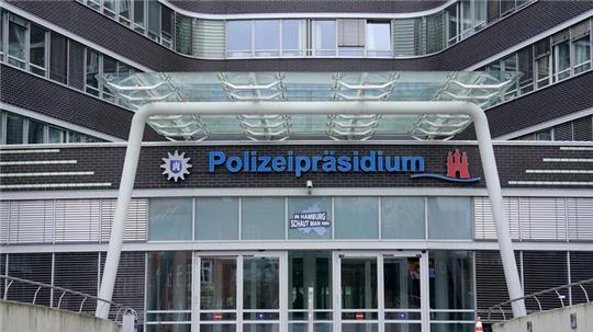 Innensenator Andy Grote hat die neue Kriminalstatistik im Hamburger Polizeipräsidium vorgestellt. (Archivbild)