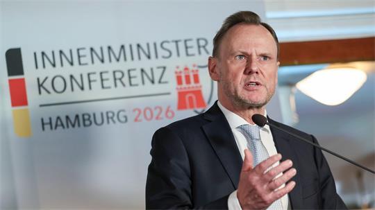 Innensenator Grote sieht bei einer Regierungsübernahme der AfD in Sachsen-Anhalt Gefahren für die Sicherheitsbehörden. (Archivbild)