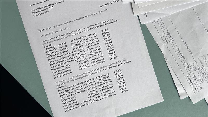 Innerhalb kürzester Zeit wurden unautorisierte Zahlungen vorgenommen, die Christian Petermann und seine Frau von der Volksbank zurückfordern.