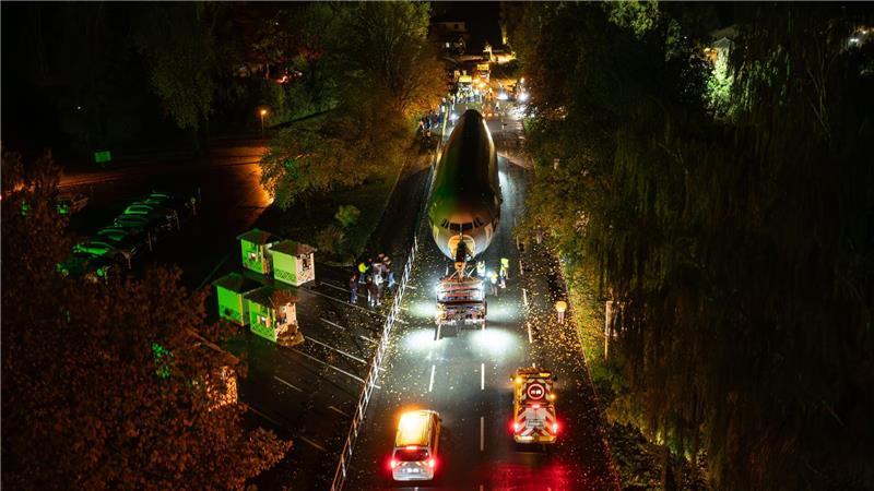 Innerhalb von drei Nächten wurde der Flieger zum Safaripark in der Südheide gebracht.