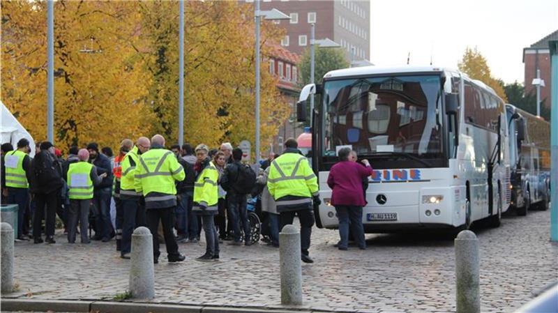 Flüchtlingskrise 2015: So kamen die ersten Flüchtlinge in Stade an Innerhalb von einer Woche im Jahr 2015 kamen 472 Flüchtlinge in Stade an.