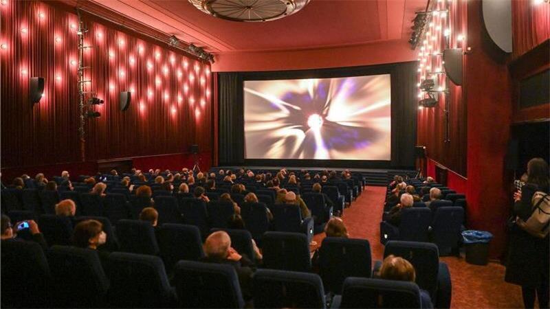Zehntausende Jugendliche verzichten auf 200 Euro Innerhalb von zwei Jahren können beispielsweise Kino-, Konzert-, Museums- oder Theatertickets erworben werden.