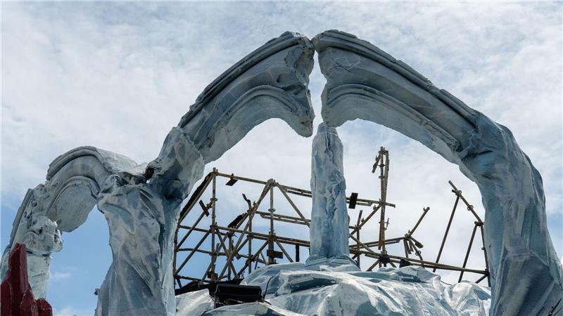 Innerhalb weniger Tage wurde eine alternative Hauptbühne errichtet.