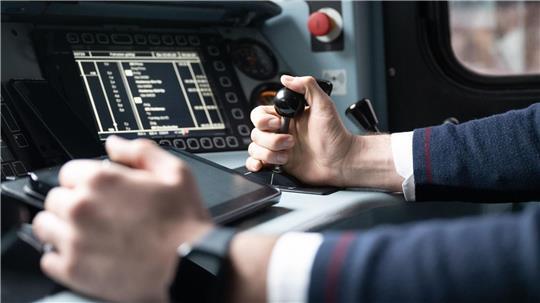 Bahn stellt rund 5.200 Azubis ein Insbesondere im operativen Bereich sucht die Bahn weiterhin Personal - und stellt nun trotz Krise Tausende Auszubildende ein. (Archivbild)