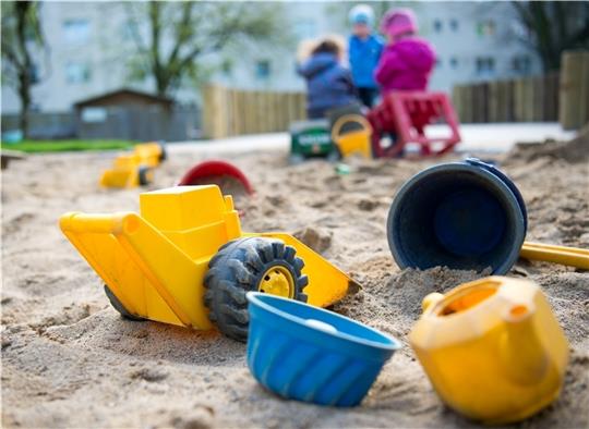 Insgesamt 186 Kinder stehen in Buxtehude auf der Warteliste. Foto: dpa