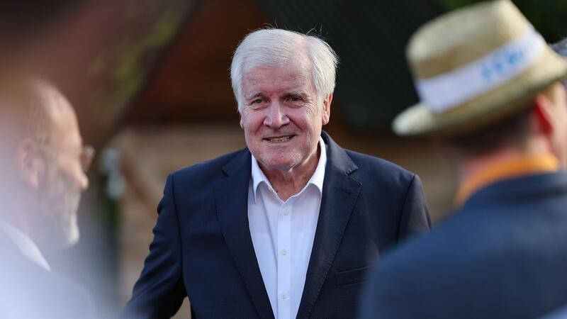 Weit weg und immer noch da: Horst Seehofer wird 75 Insgesamt 28 Jahre saß Seehofer für die CSU im Bundestag (Archivbild).