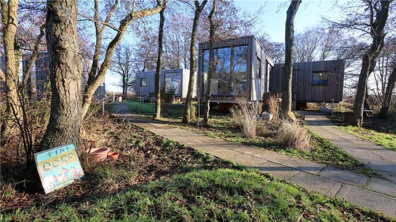 Insgesamt acht Tiny Houses stehen nun im „Tiny Dörp“.