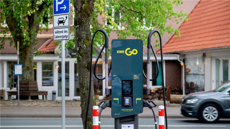 Warum viele Niedersachsen bei der E-Mobilität noch zögern Insgesamt gibt es in Niedersachsen knapp 20.000 öffentliche Ladesäulen. (Archivbild)