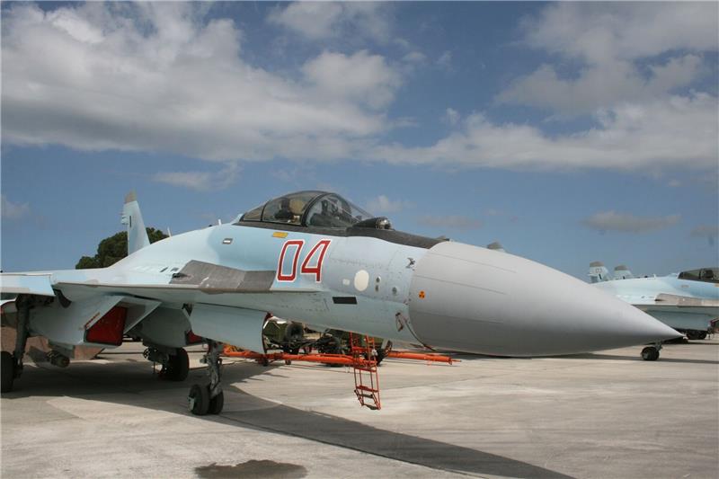 London: Russische Flugabwehr schießt eigenen Kampfjet ab Insgesamt habe Russland seit Beginn des Angriffskriegs gegen die Ukraine nun etwa 90 Flugzeuge verloren, so das britische Verteidigungsministerium.