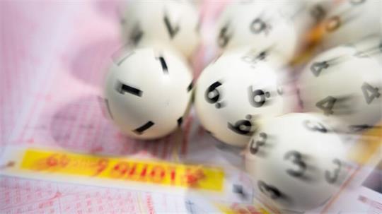 Insgesamt hatten zwei Spielteilnehmer aus Niedersachsen und einer aus Hessen die richtige Kombination angekreuzt. (Symbolbild)