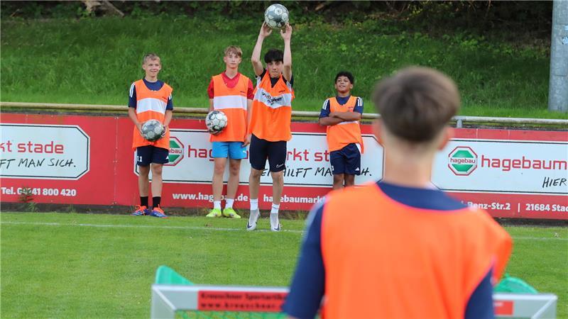 Insgesamt schickt der JFV D/A & Stade in dieser Saison sieben Mannschaften von der U13 bis zur U18 an den Start.