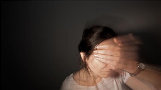 Insgesamt stellten Ärztinnen und Ärzte im Land fast 102.000 Rezepte für Migränemittel aus. (Symbolbild)