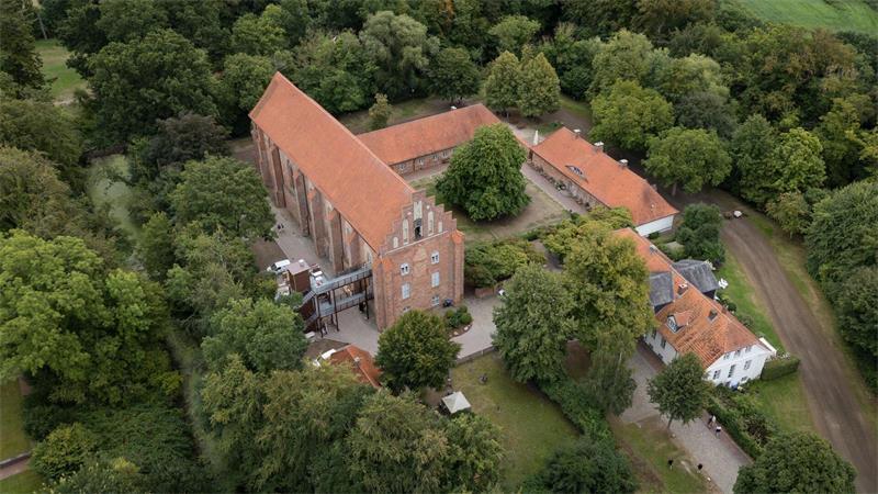Insgesamt wurden rund 3,5 Millionen Euro in die Sanierung und Modernisierung der historischen Anlagen investiert, wie die Stiftung Schleswig-Holsteinische Landesmuseen Schloss Gottorf mitteilte.