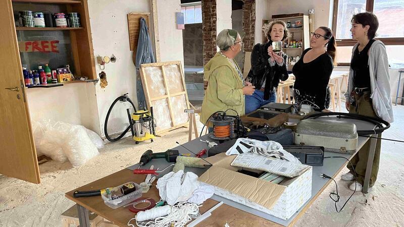 Installationskunst: Blick in die Atelierräume der IG Flunst in Estebrügge.
