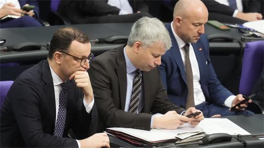 Interims-Fraktionschef Alexander Hoffmann und der Parlamentarische Geschäftsführer Steffen Bilger haben zu der digitalen Sitzung eingeladen.