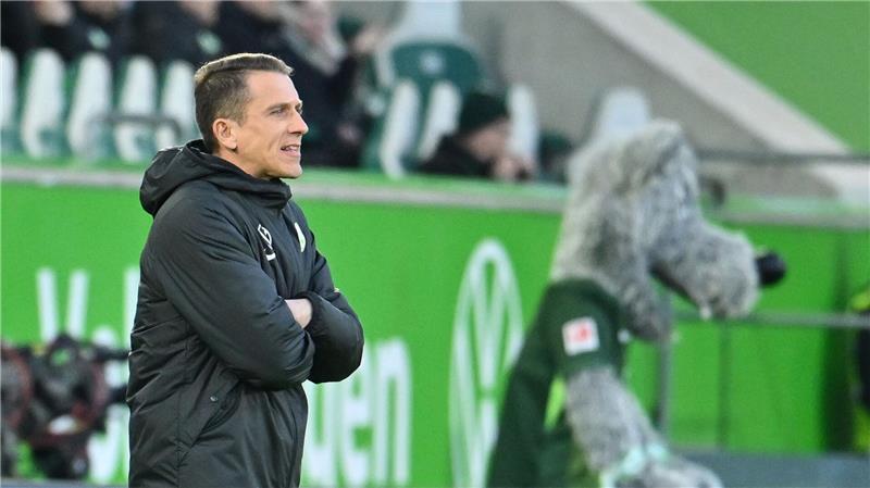 Doppelpleite für Wolfsburg - VfL sucht nach Führung Interimscoach Daniel Bauer kassierte mit dem VfL Wolfsburg eine verdiente Niederlage.