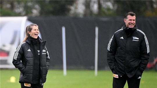 Interimstrainer Marco Grote und Co-Trainerin Marie-Louise Eta leiten das Training.