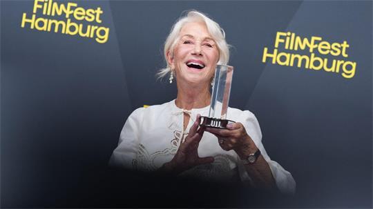 Internationale Prominenz auf dem roten Teppich des Filmfestes in Hamburg: Oscar-Preisträgerin Helen Mirren gab sich die Ehre.