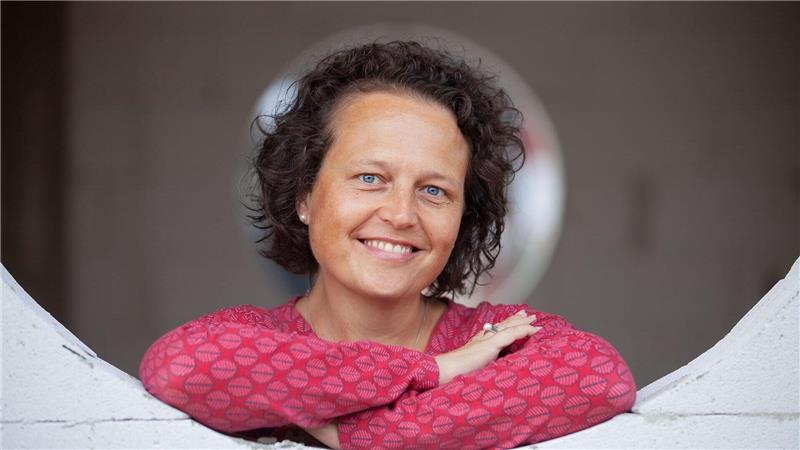Investorin Christina Bleier ist glücklich mit ihrem Kleinsthaus-Bauprojekt in Cappel-Neufeld.