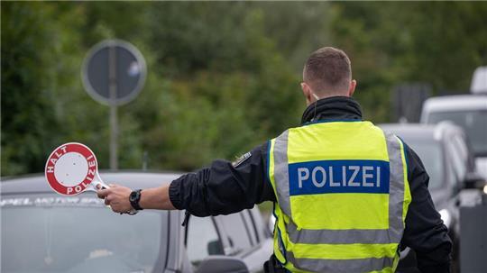 Inzwischen gibt es stationäre Kontrollen an allen deutschen Landgrenzen. 