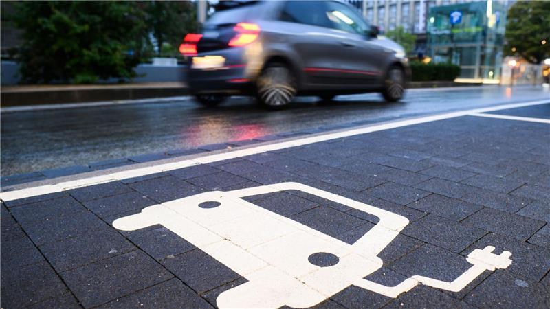 Fast 56 Millionen Autos mit Elektroantrieb weltweit Inzwischen gibt es weltweit fast 56 Millionen Autos mit Elektroantrieb. (Archivbild)