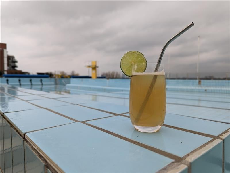 Ipanema oder andere Cocktails wird es zur neuen Saison im Freibad Hollern-Twielenfleth geben. Fotos: Battmer