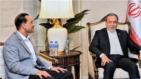 Irans Außenminister Araghtschi spricht mit den pakistanischen Vermittlern.