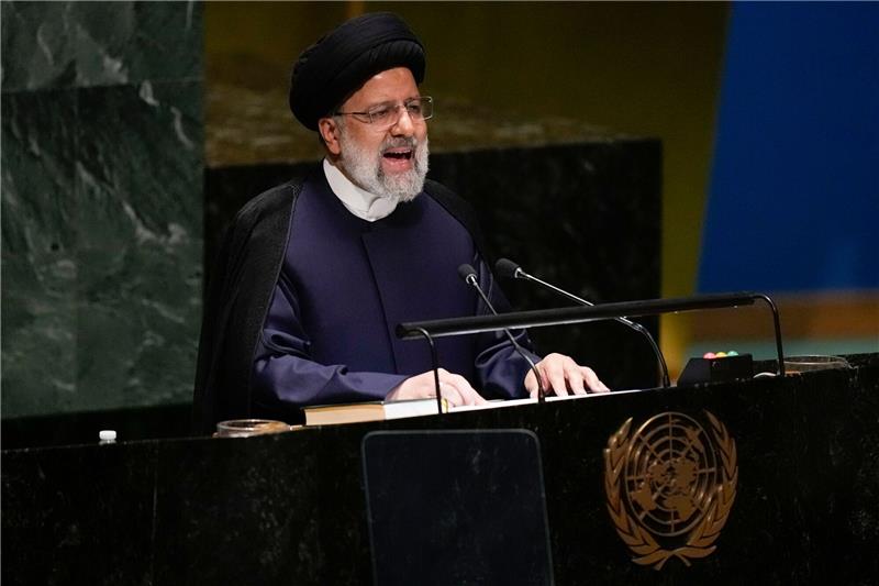 Irans Präsident verteidigt heimisches Atomprogramm Irans Präsident Ebrahim Raisi spricht bei der 78. Sitzung der Generalversammlung der Vereinten Nationen im UN-Hauptquartier.