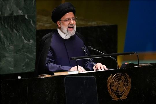 Irans Präsident Ebrahim Raisi spricht bei der 78. Sitzung der Generalversammlung der Vereinten Nationen im UN-Hauptquartier.