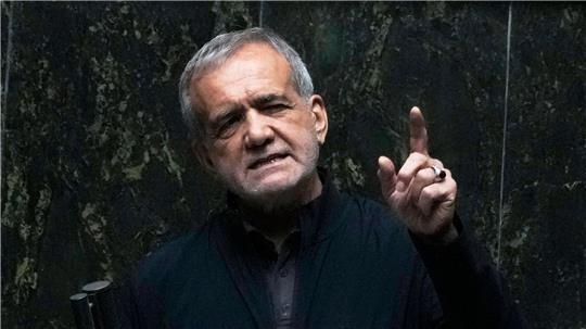 Irans Präsident Peseschkian spricht sich für eine diplomatische Lösung des Konflikts mit den USA aus. (Archivbild)