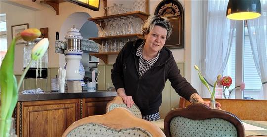 Iris Knitt heißt die neue Betreiberin des Traditionsgasthauses „Zur gemütlichen Ecke“ am Weser-Radweg in Spieka-Neufeld.