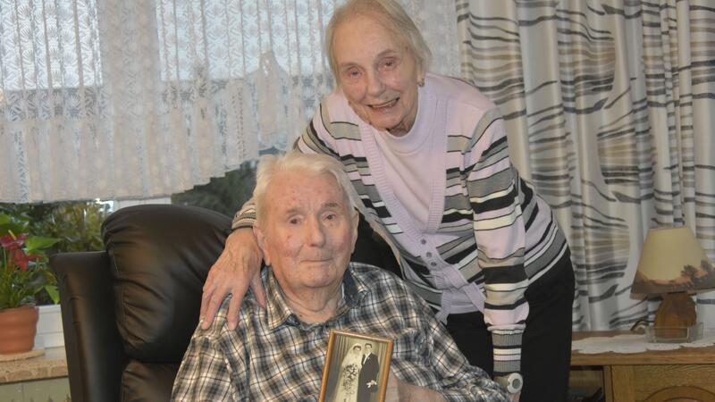Vier Generationen feiern in Ketzendorf zusammen Gnadenhochzeit Irmgard und Bruno Neumann aus Ovelgönne/Ketzendorf.