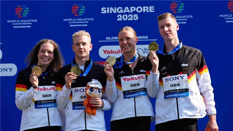 Erleichterte Gose schwimmt ins WM-Finale: „Befreit rangehen“ Isabel Gose (2.v.r.) hat in Singapur schon Gold im Freiwasser gewonnen.