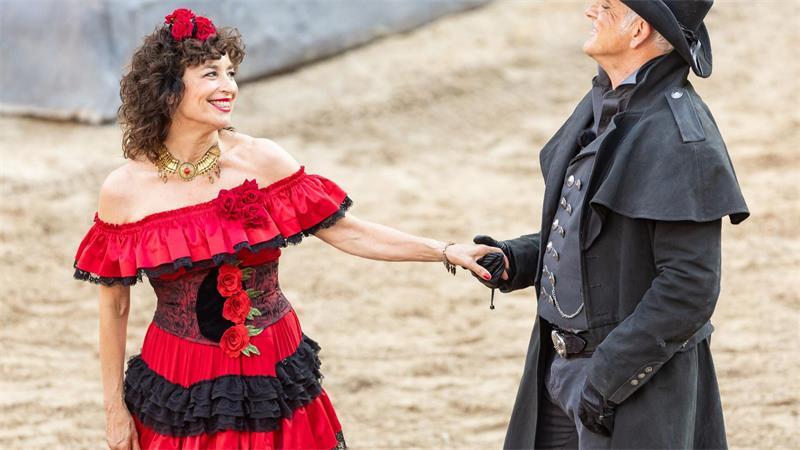 Isabel Varell spielt Señorita Miranda, Florian Fitz ist als Schurke Roulin bei den Karl-May-Spielen zu sehen.