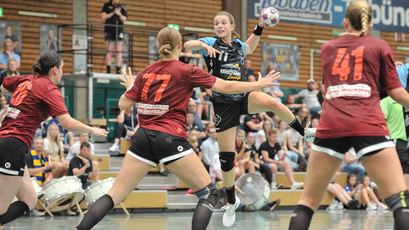 Testspielsieg gegen die Luchse: BSV überrascht die Fans mit neuer Taktik Isabelle Dölle führte den BSV gegen die Luchse erstmals als Kapitänin.