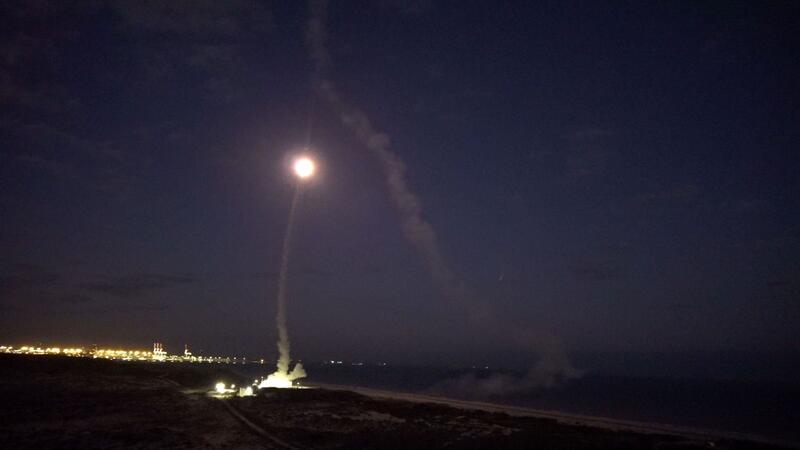 Huthi-Miliz im Jemen feuert ballistische Rakete auf Israel Israel nutzt unter anderem das Raketenabwehrsystem Arrow 3, um sich vor Angriffen zu schützen.