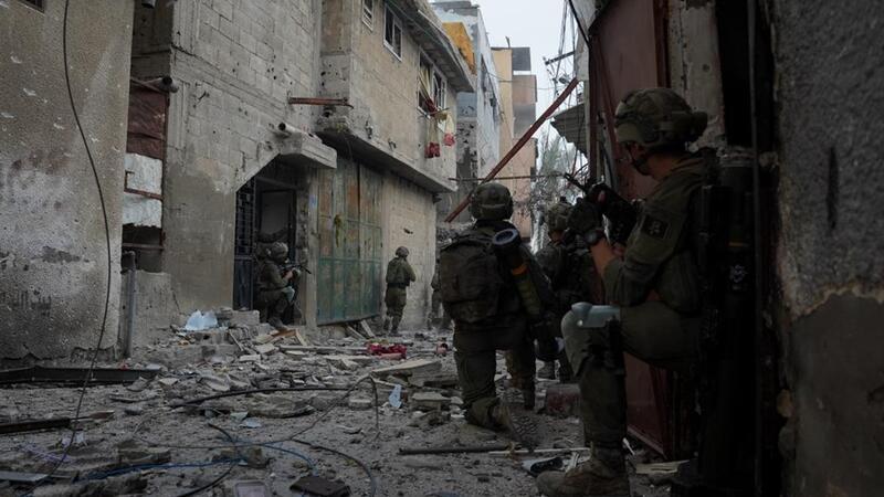 Israels Armee: Weiten Einsätze in Chan Junis aus Israel vermutet, dass sich in Chan Junis die Führungsspitze der islamistischen Hamas versteckt hält.